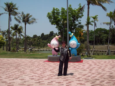 Wang Ching with mascots